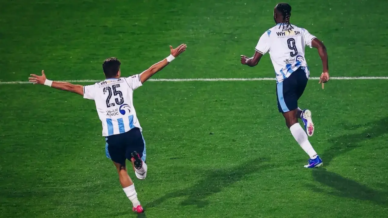 مباراة بيراميدز وسيراميكا تحدد ملامح لقب الدوري المصري مساء الثلاثاء المقبل